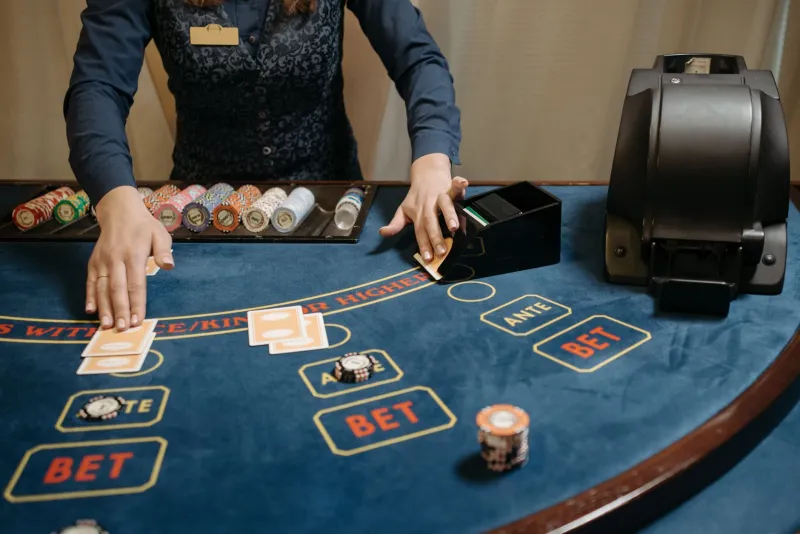 Two Different Games, Two Different Minds: Why Sports Betting Skills Rarely Cross the Casino Floor